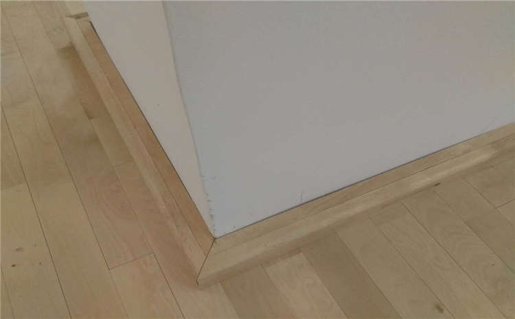 松木體育館實(shí)木地板多少錢一平米?