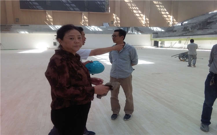 松木木地板籃球館價(jià)格是多少錢？