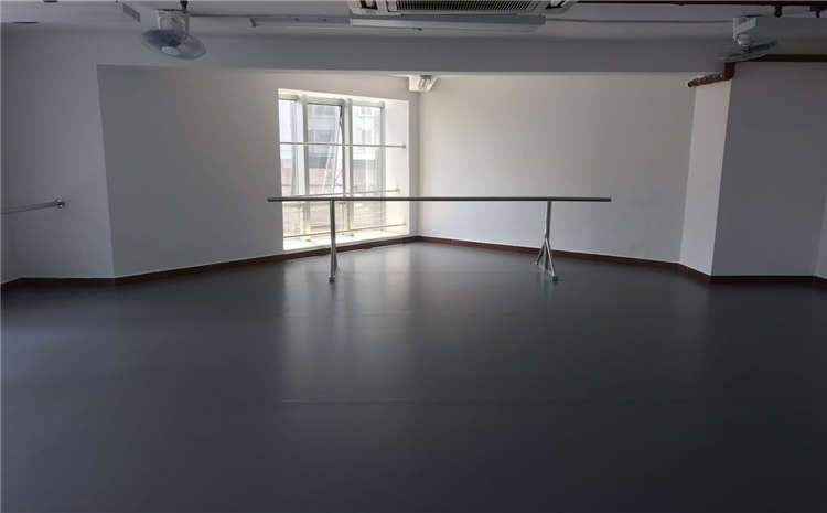 **的舞臺實木地板**是多少錢？