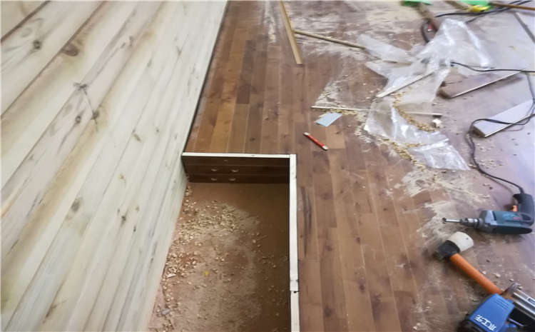 單層龍骨結(jié)構(gòu)籃球館木地板多少錢一平?