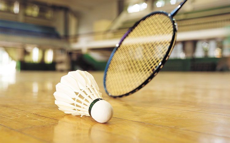 學(xué)校風(fēng)雨操場(chǎng)地板多少錢一平米?