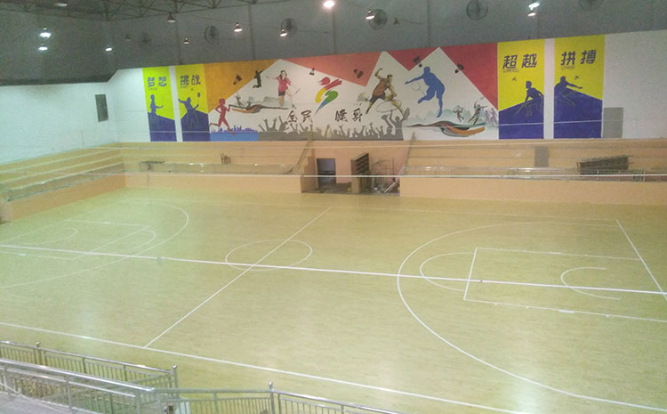 學校籃球運動地板多少錢一平米?
