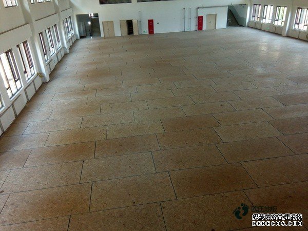 常見(jiàn)的籃球地板維修
