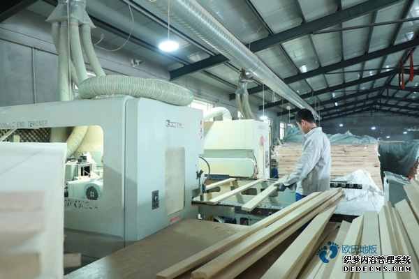 比賽場(chǎng)館籃球木地板安裝