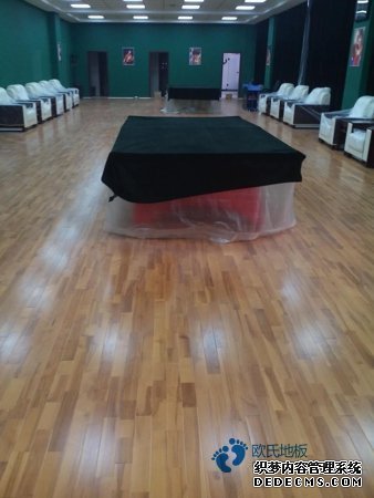 大型籃球?qū)嵞具\(yùn)動地板哪家便宜